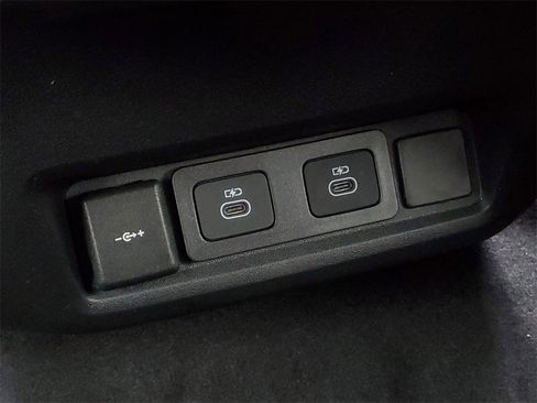 New 2025 Land Rover Discovery Dynamic SE image 36