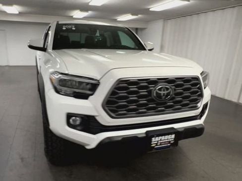 Used 2023 Toyota Tacoma TRD Off-Road image 3