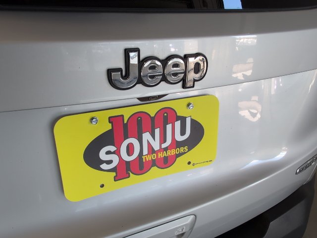 Used 2018 Jeep Renegade Latitude w/ Cold Weather Group AWD/4WD image 32