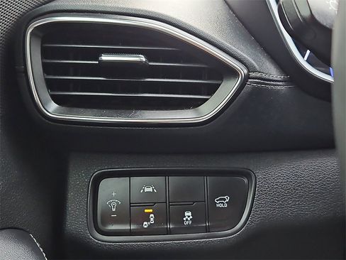 Used 2020 Hyundai Santa Fe Limited image 22
