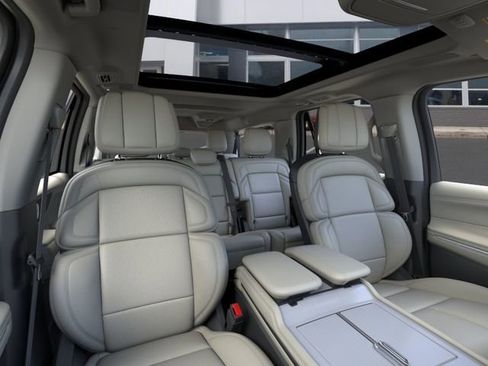 New 2026 Lincoln Navigator L Reserve w/ Jet Appearance Package AWD/4WD image 10