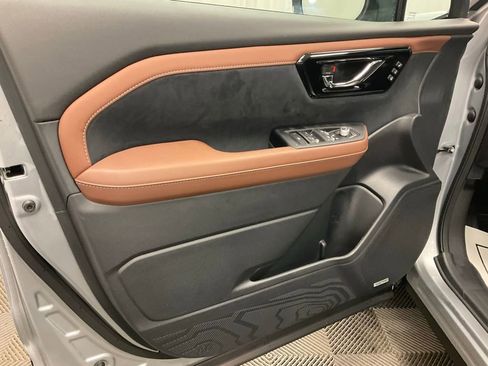 New 2026 Subaru Forester Touring image 9