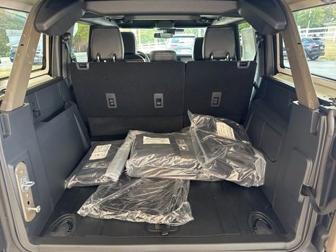 New 2025 Ford Bronco Badlands image 32