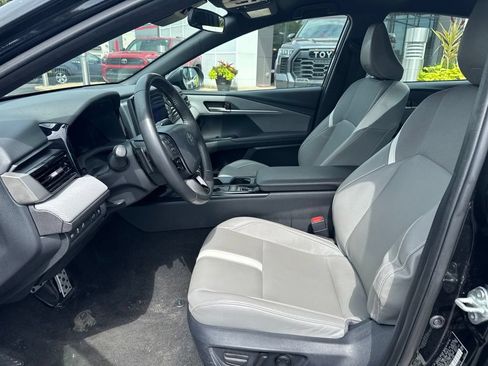 Certified 2025 Toyota Camry SE FWD image 9