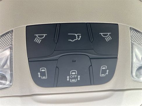 Used 2021 Chrysler Pacifica Touring-L w/ Premium & Safety Sphere Group image 18