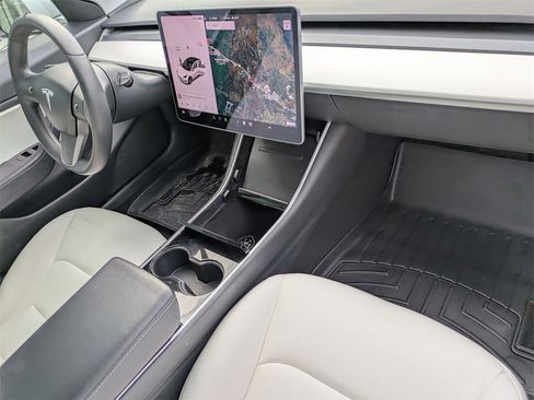 Used 2020 Tesla Model 3 Standard Range Plus image 31