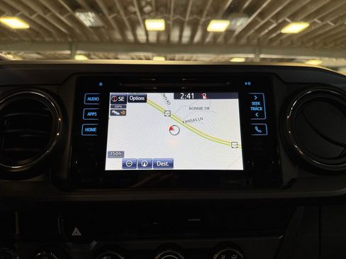 Used 2017 Toyota Tacoma TRD Sport w/ Tow Package AWD/4WD image 19