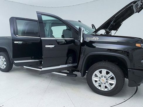 Used 2024 Chevrolet Silverado 2500 High Country w/ Technology Package AWD/4WD image 9