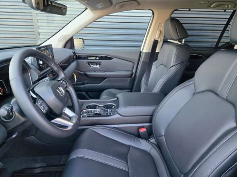 New 2025 Honda Pilot Touring image 26
