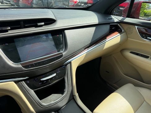 Used 2017 Cadillac XT5 Luxury w/ Driver Awareness Package FWD image 20