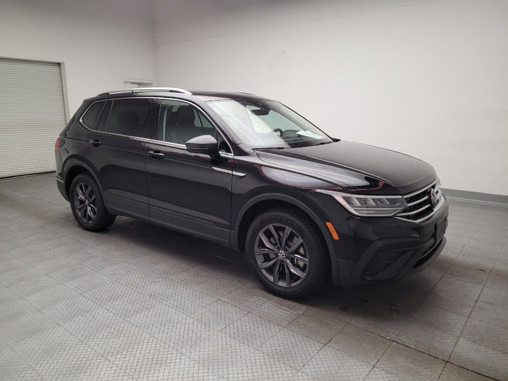 Used 2023 Volkswagen Tiguan SE w/ Panoramic Sunroof Package FWD image 11