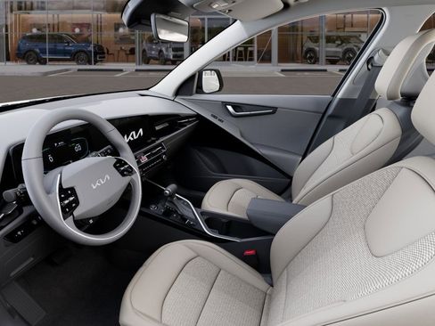 Used 2024 Kia Niro EX image 17
