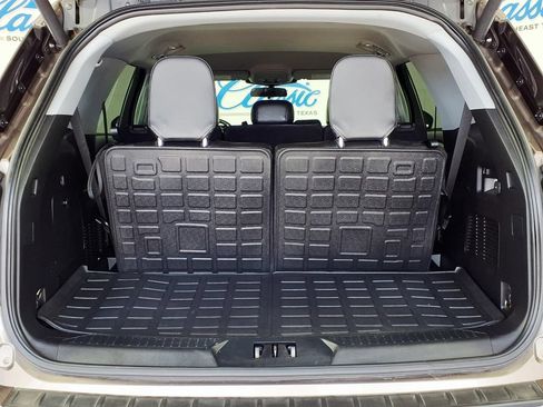 Used 2021 Ford Explorer XLT w/ Equipment Group 202A AWD/4WD image 10