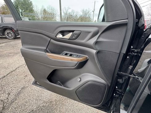 Used 2023 GMC Acadia SLE w/ Driver Convenience Package image 28