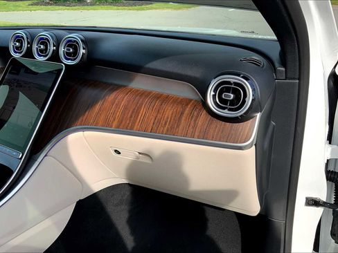 Certified 2025 Mercedes-Benz GLC 300 4MATIC image 10