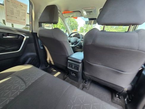 Used 2021 Toyota RAV4 XLE FWD image 18