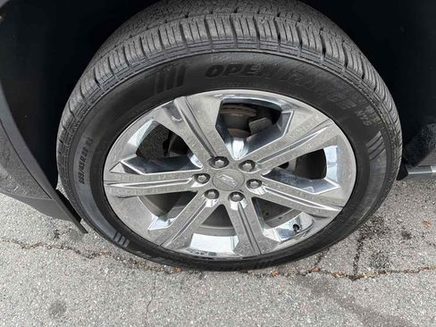 Used 2018 Cadillac Escalade ESV Premium Luxury image 22