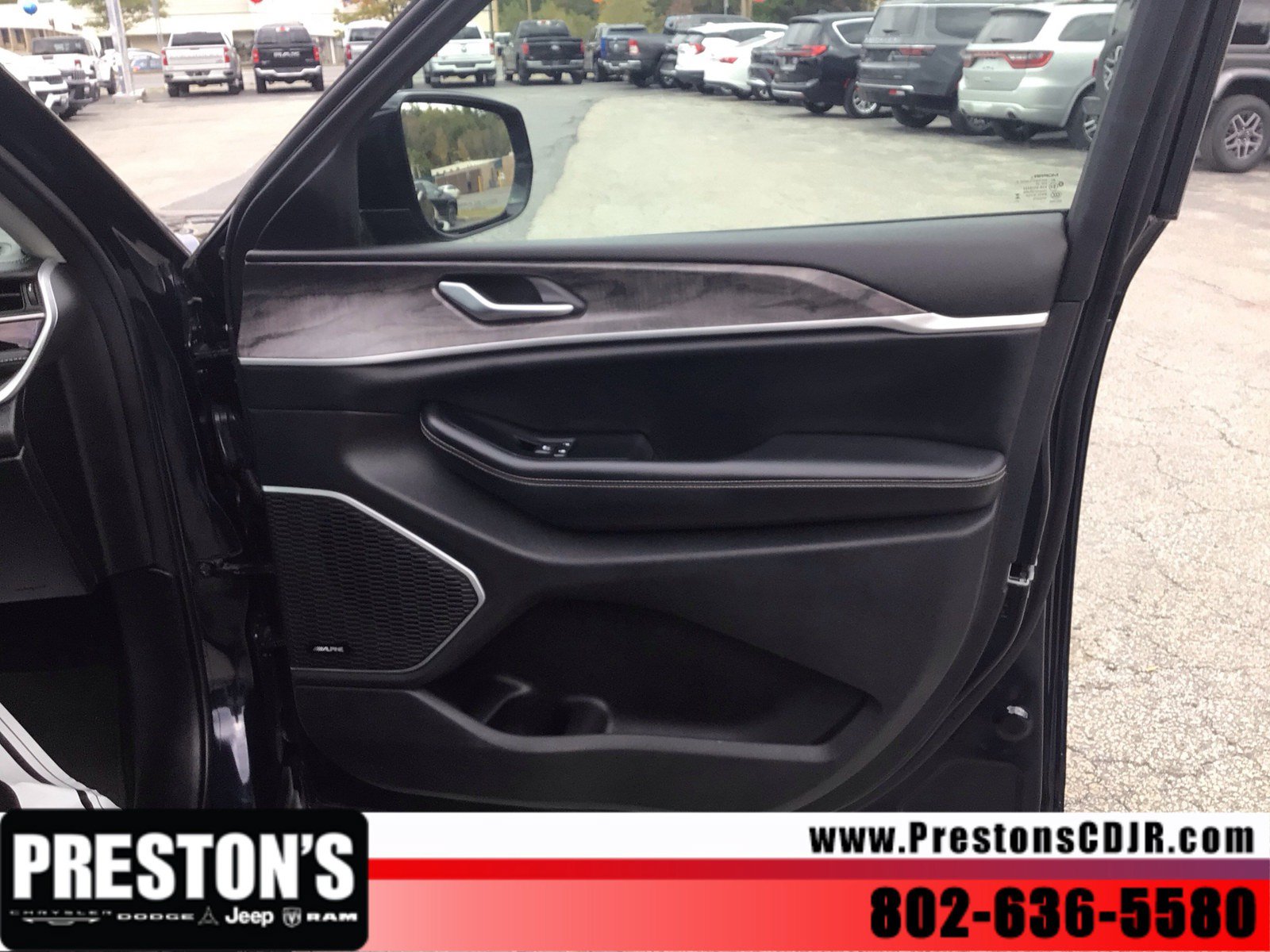 Used 2024 Jeep Grand Cherokee Limited 4xe AWD/4WD image 27
