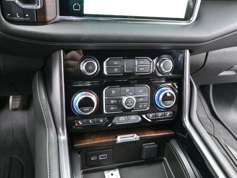 Used 2024 GMC Yukon XL Denali Ultimate image 28