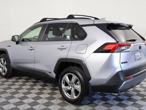 Used 2020 Toyota RAV4 Limited AWD/4WD image 6