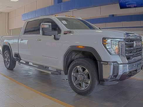 Used 2025 GMC Sierra 2500 SLT w/ SLT Convenience Package AWD/4WD image 3