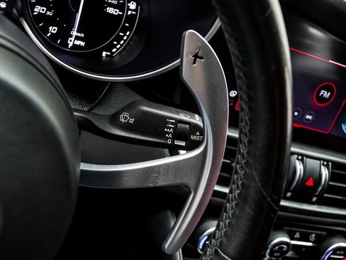 Used 2022 Alfa Romeo Giulia Veloce image 34