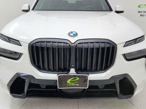 Used 2024 BMW X7 xDrive40i w/ M Sport Package AWD/4WD image 9