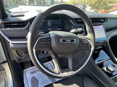 New 2025 Jeep Grand Cherokee Limited image 9