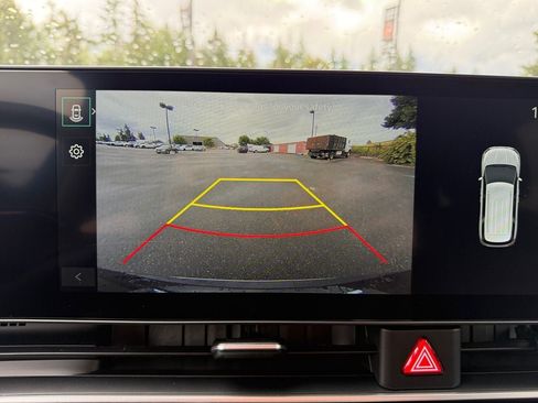 Used 2026 Kia Carnival FWD image 17