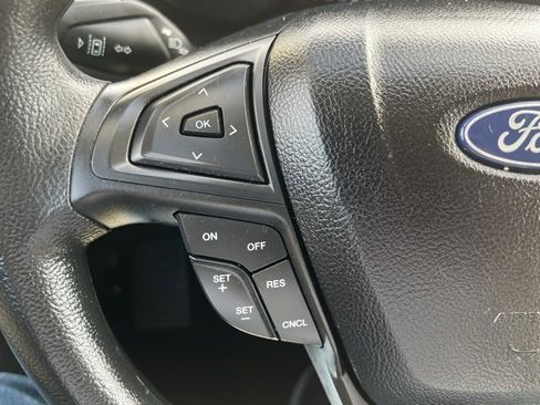 Used 2022 Ford Edge SE image 16