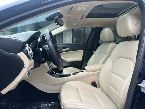 Used 2018 Mercedes-Benz GLA 250 4MATIC image 2