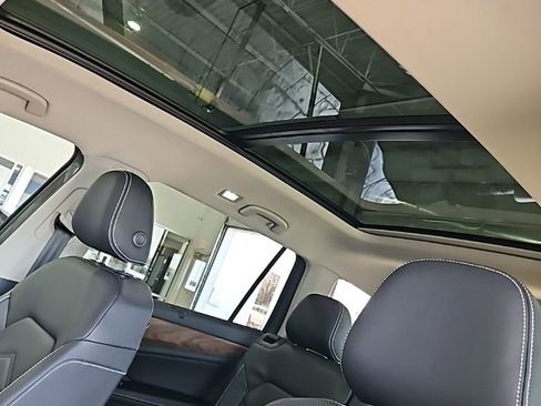 New 2026 Volkswagen Atlas SE FWD image 32