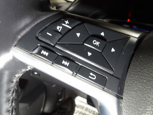 Used 2021 Nissan Sentra SV FWD image 18