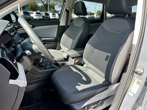 Used 2024 Volkswagen Taos SE FWD image 13