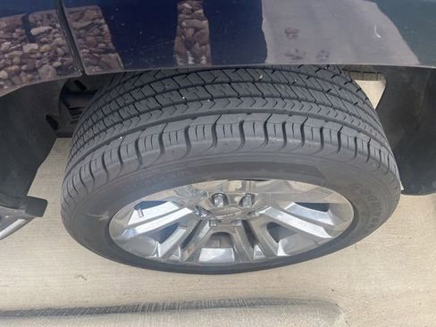 Used 2018 GMC Yukon SLT image 17