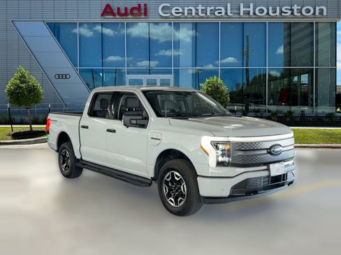 Used 2023 Ford F150 Lightning XLT image 6