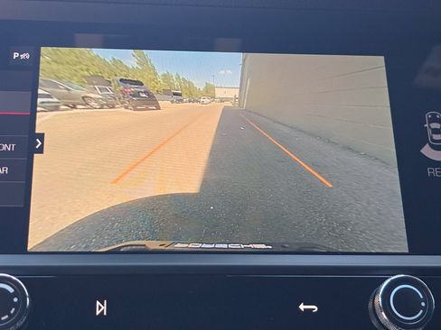 Certified 2026 Porsche Macan AWD/4WD image 28