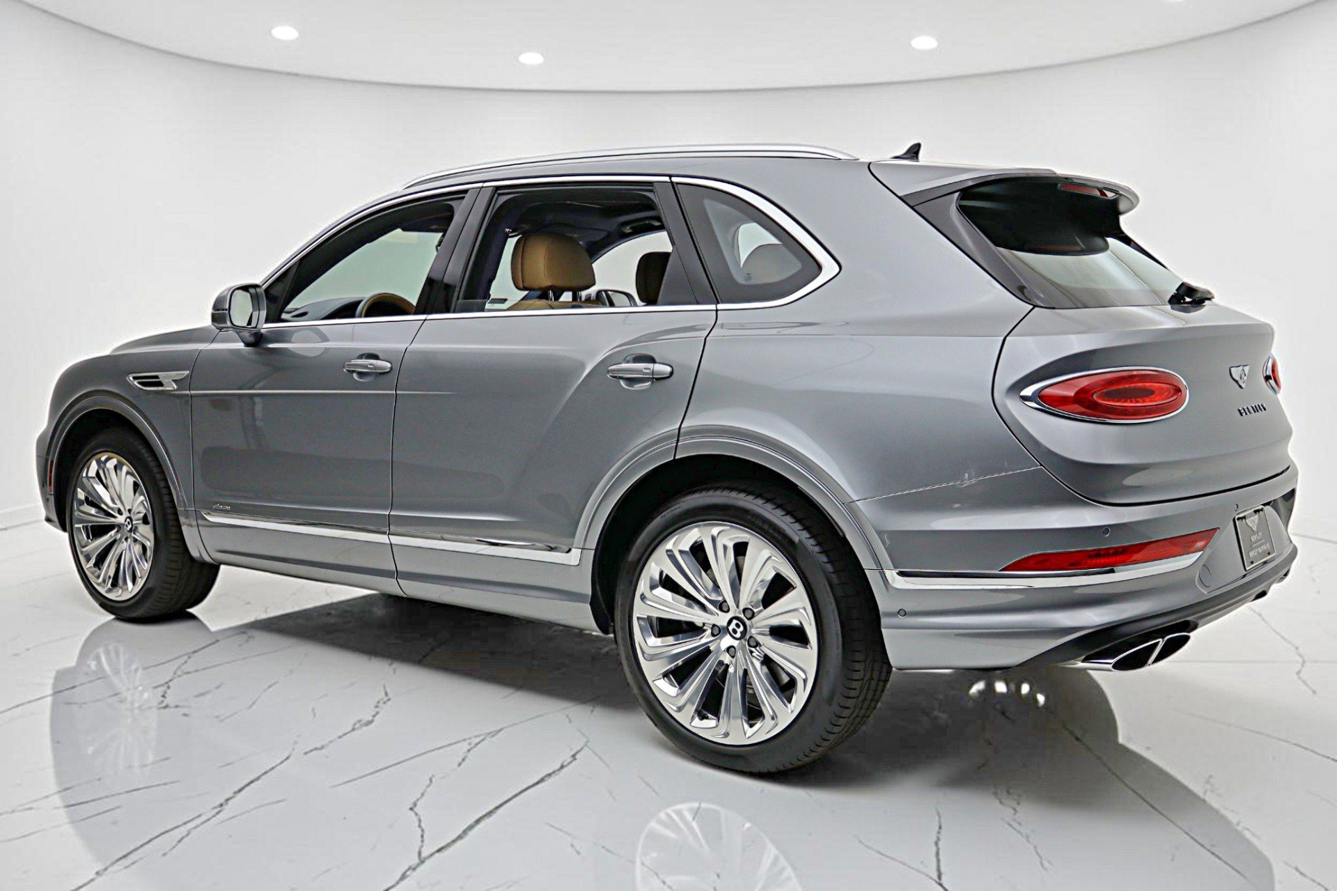 Used 2025 Bentley Bentayga AWD/4WD image 9