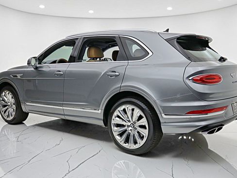Used 2025 Bentley Bentayga AWD/4WD image 9