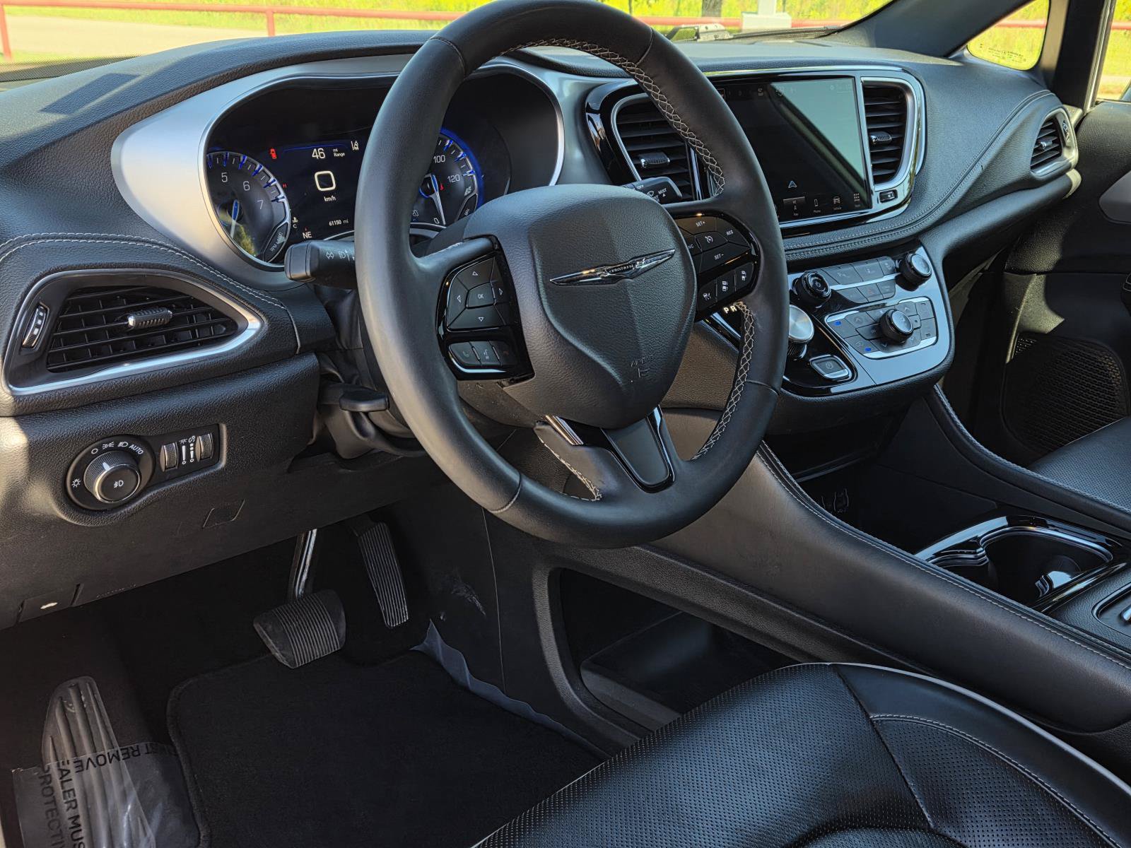 Used 2025 Chrysler Pacifica Limited FWD image 27