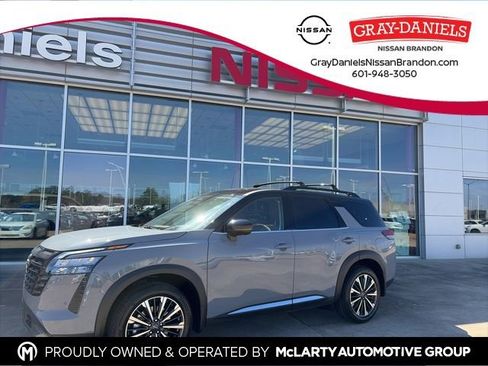 New 2026 Nissan Pathfinder Platinum image 1