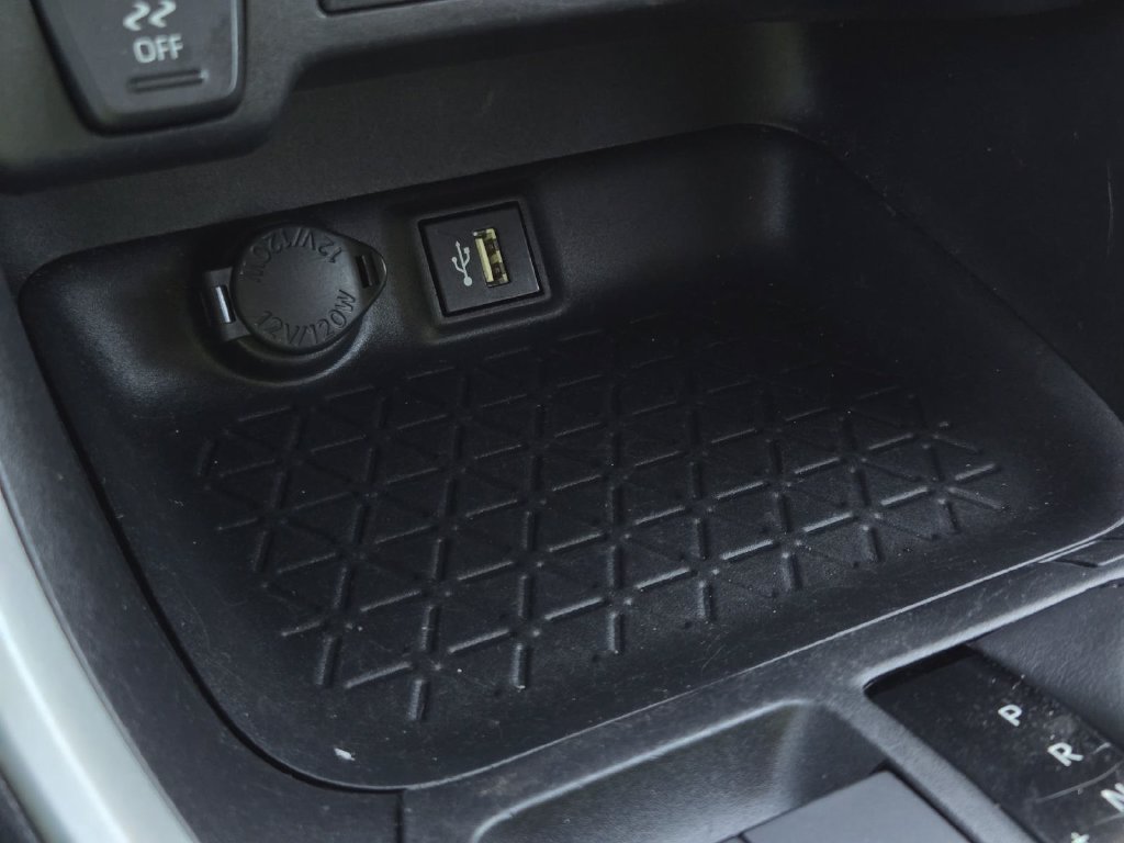 Used 2025 Toyota RAV4 XLE FWD image 22
