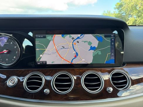 Used 2017 Mercedes-Benz E 300 4MATIC image 24