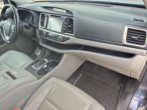 Used 2018 Toyota Highlander XLE AWD/4WD image 20