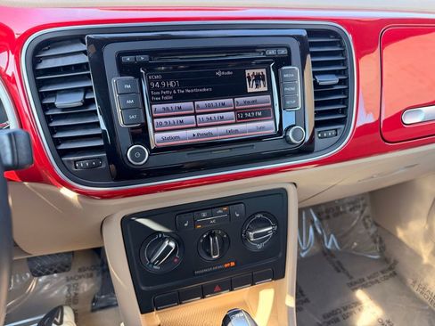 Used 2013 Volkswagen Beetle TDI image 19