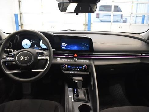 Used 2024 Hyundai Elantra SEL FWD image 5