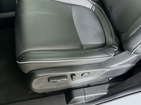 Certified 2025 Honda Odyssey Touring image 9