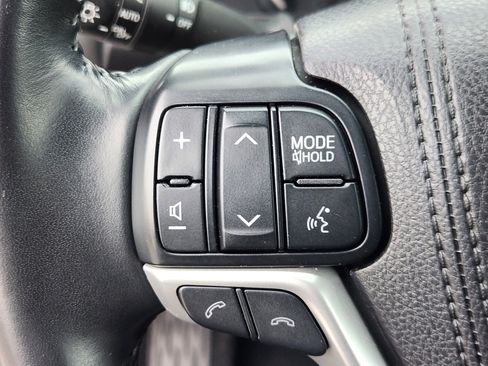 Used 2018 Toyota Highlander XLE image 25