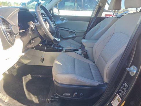 Used 2022 Kia Soul EX image 5