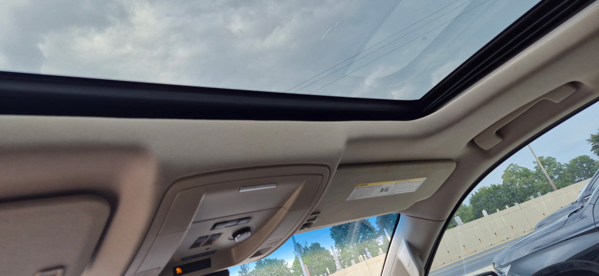 Used 2015 GMC Yukon SLT AWD/4WD image 4